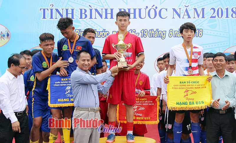 Bế mạc giải bóng đá U13, U15 tỉnh Bình Phước