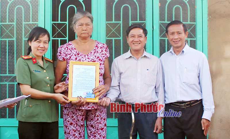 Hội Phụ nữ Công an tỉnh bàn giao 2 công trình ý nghĩa