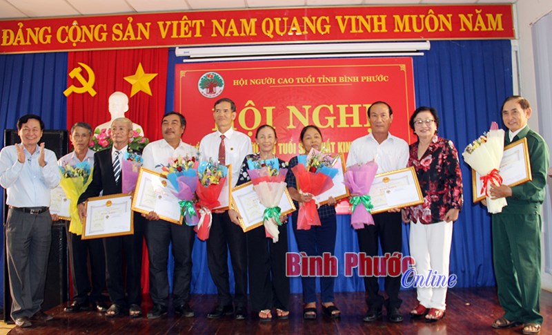 Người cao tuổi phát huy tinh thần “tuổi cao, gương sáng”