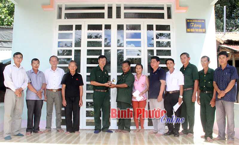 Nhà nghĩa tình đồng đội tặng CCB Nguyễn Kim Hùng