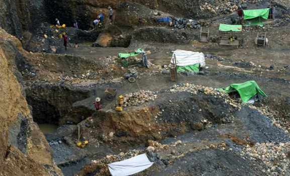 Myanmar: Lở đất tại hầm khai thác ngọc, 27 người mất tích