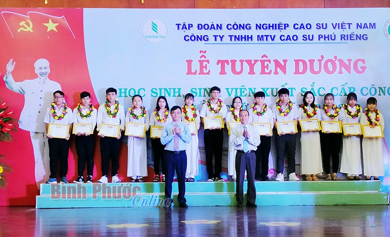 Cao su Phú Riềng tuyên dương 111 học sinh, sinh viên xuất sắc