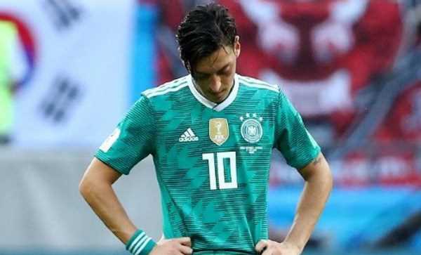 Tiền vệ Mesut Oezil tuyên bố chia tay đội tuyển Đức ở tuổi 29