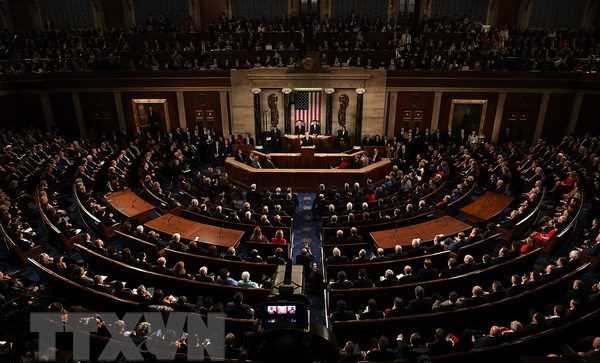 Mỹ thông qua gói chi tiêu hơn 850 tỷ USD, chính phủ không bị đóng cửa