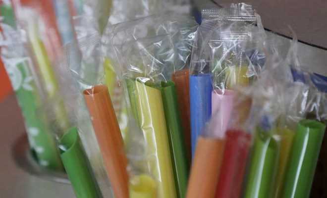 Mỹ: Bang California cấm các nhà hàng dùng ống hút nhựa một lần