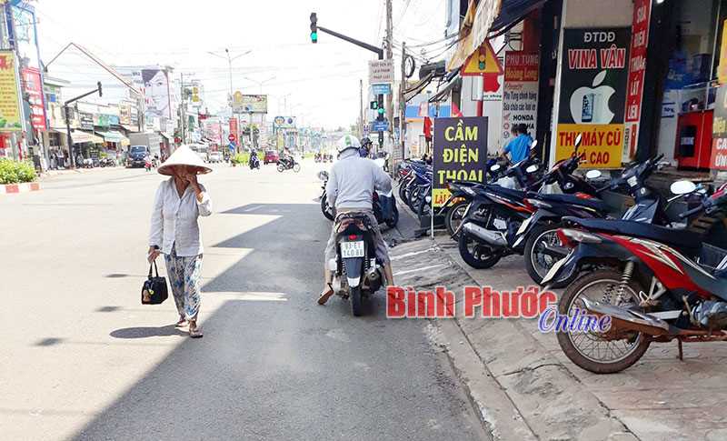 Không còn lối đi cho khách bộ hành