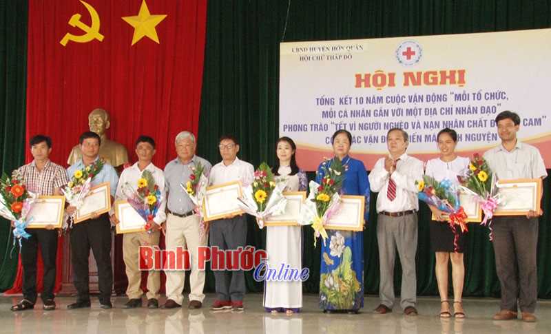80.278 phần quà tặng hộ nghèo, nạn nhân chất độc da cam, trẻ mồ côi