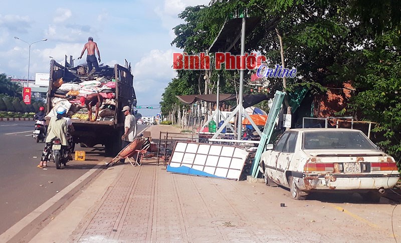 Khó di dời các điểm thu mua phế liệu