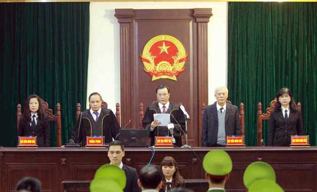 Thẩm phán “làm hết việc, không làm hết giờ”