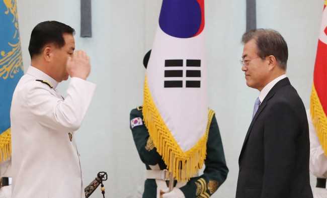 Tổng thống Hàn Quốc Moon Jae-in bổ nhiệm tư lệnh Hải quân
