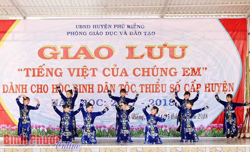 Phú Riềng chú trọng giáo dục học sinh DTTS