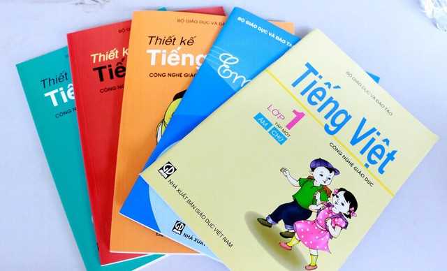 Sách Tiệng Việt Công nghệ lớp 1 - Tư duy cũ và mới