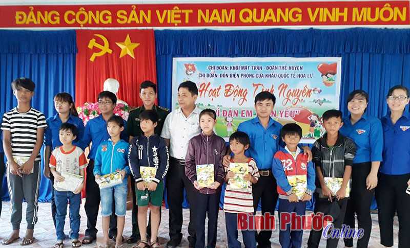 Hoạt động tình nguyện tại xã biên giới Lộc Hòa