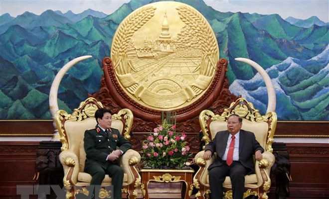Tổng Bí thư Lào: Tạo điều kiện để phát triển quan hệ Quân đội Lào-Việt