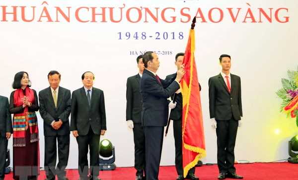 Liên hiệp các Hội Văn học Nghệ thuật đón Huân chương Sao vàng