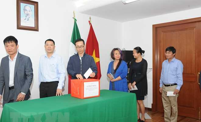 Người Việt tại Mexico ủng hộ nhân dân Lào trong vụ vỡ đập thủy điện