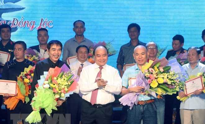 Thủ tướng Nguyễn Xuân Phúc dự Chương trình "Những đóa hoa bất tử"