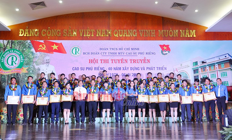 Cao su Phú Riềng tuyên dương 40 thanh niên công nhân tiêu biểu 