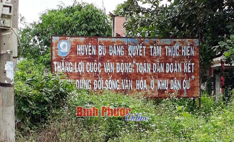 Cần thay mới pa-nô lỗi thời