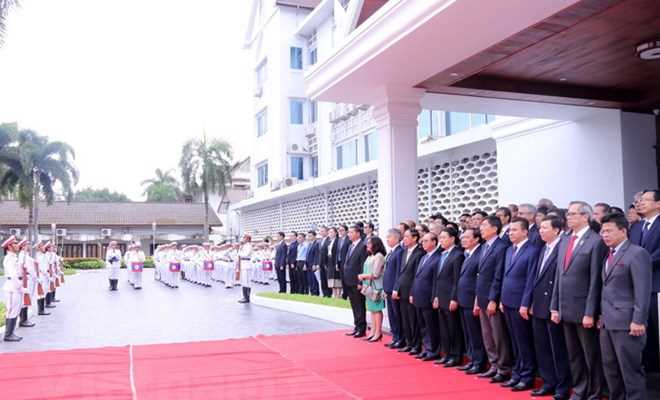 Thượng cờ ASEAN tại Lào kỷ niệm 51 năm Ngày thành lập Hiệp hội