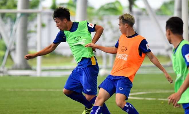Người hâm mộ 'hết cửa' xem U23 Việt Nam thi đấu tại ASIAD qua tivi