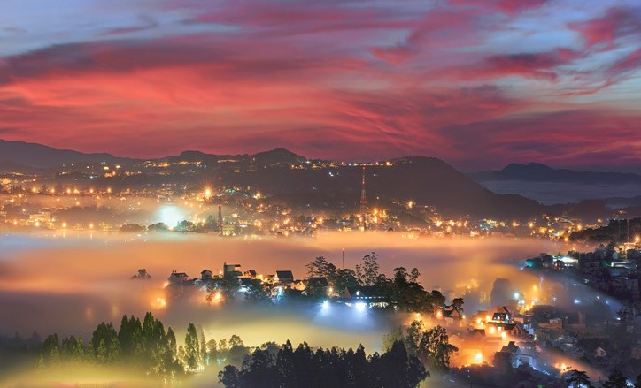 Mê đắm trước khoảnh khắc Đà Lạt chìm trong sương mù tháng 10