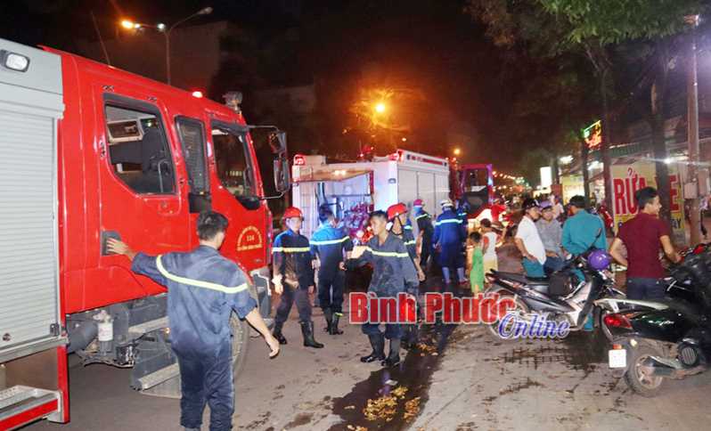 Hỏa hoạn thiêu rụi xe ô tô Audi ở Đồng Xoài