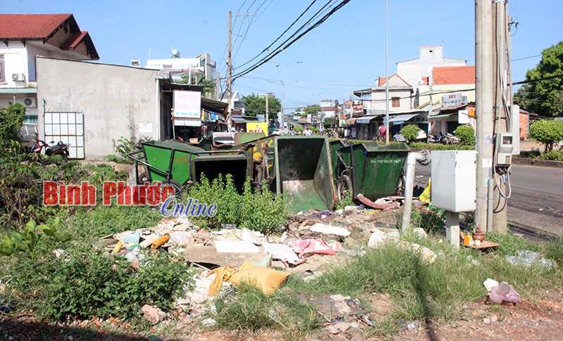 Đồng Xoài gặp khó trong thu gom, vận chuyển rác thải