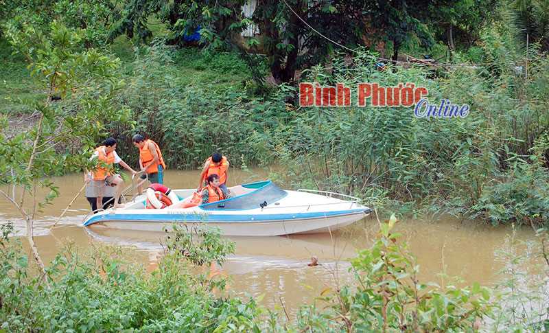 Kiểm tra huấn luyện phòng chống thiên tai, tìm kiếm cứu nạn
