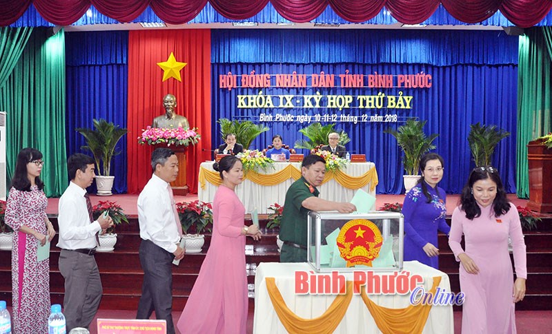 Lấy phiếu t&iacute;n nhiệm đối với c&aacute;n bộ l&atilde;nh đạo