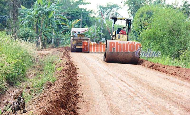 Nhân dân xóm Bàu Cam đóng góp 1,1 tỷ đồng làm đường