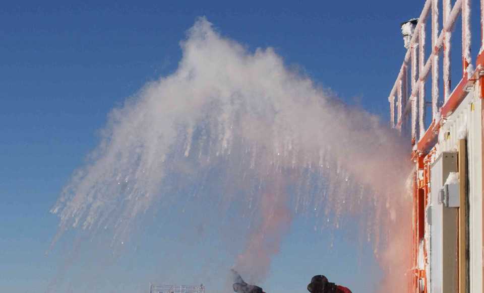 Hiện tượng gì xảy ra khi nấu ăn ở Nam Cực?