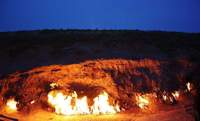 Bí ẩn vùng đất có ngọn lửa cháy sáng hàng nghìn năm ở châu Á