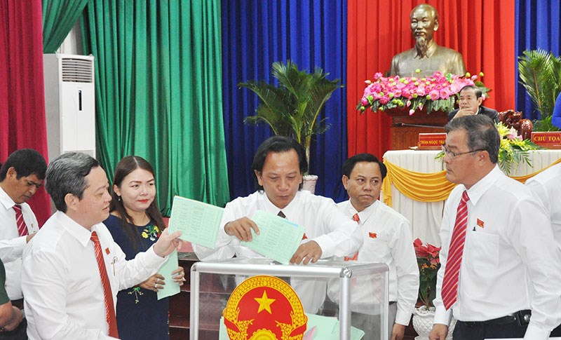 C&ocirc;ng bố kết quả lấy phiếu t&iacute;n nhiệm đối với người giữ chức vụ do HĐND tỉnh bầu