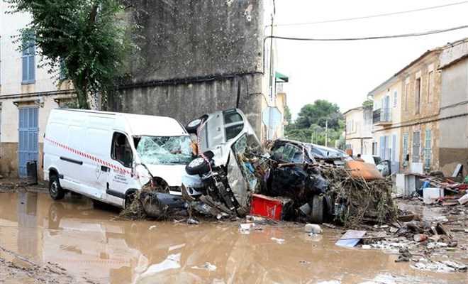 Mưa lớn, lũ lụt ở Tây Ban Nha và Italy, 13 người chết và mất tích