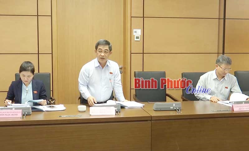 C&aacute;c c&aacute;n bộ, c&ocirc;ng chức, vi&ecirc;n chức phải gương mẫu trong sử dụng rượu bia