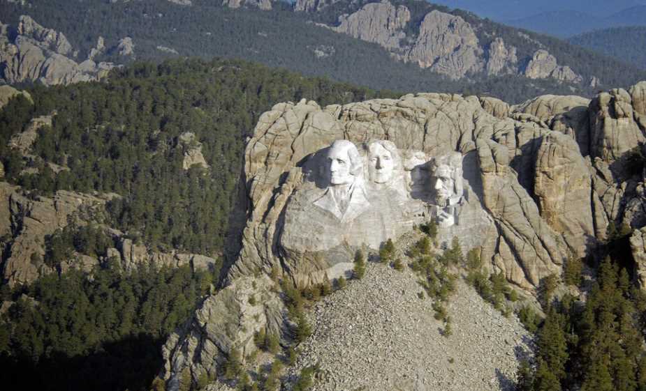 7 công trình hút khách du lịch nhưng không được lòng người địa phương