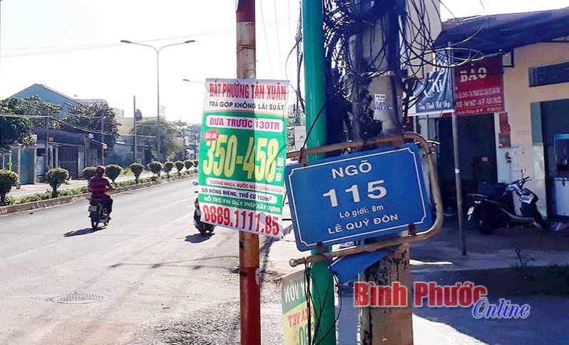 Bảng tên ngõ bị rớt