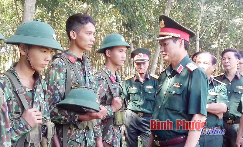 Bộ tư lệnh Qu&acirc;n khu 7 kiểm tra nhiệm vụ qu&acirc;n sự - quốc ph&ograve;ng huyện Lộc Ninh