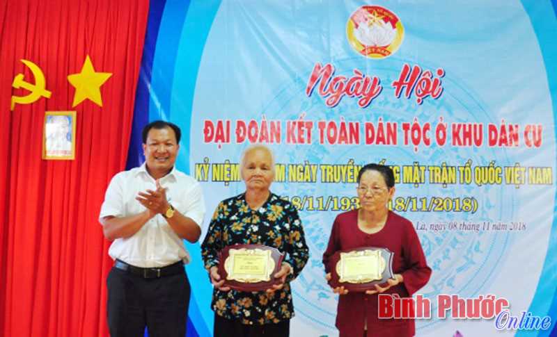 Ng&agrave;y hội đại đo&agrave;n kết to&agrave;n d&acirc;n tộc tại ấp Ch&agrave; L&agrave;