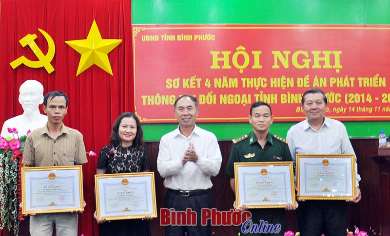 Tăng cường đấu tranh phản b&aacute;c luận điệu xuy&ecirc;n tạc mối quan hệ bi&ecirc;n giới Việt Nam - Campuchia