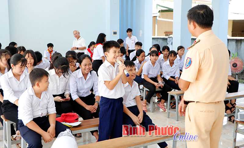 Tuy&ecirc;n truyền Luật Giao th&ocirc;ng đường bộ tại x&atilde; Th&agrave;nh T&acirc;m