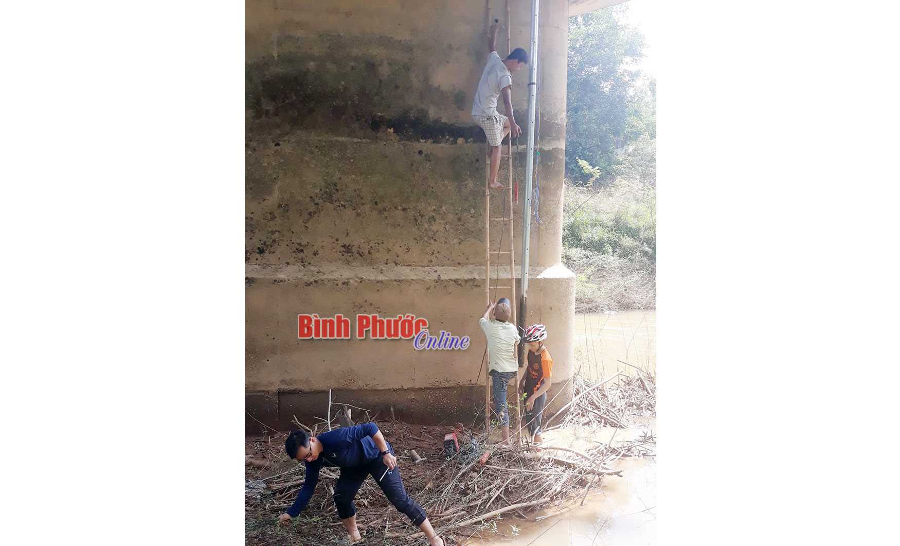 Lắp đặt hệ thống cảnh báo mực nước tự động tại cầu Rạt