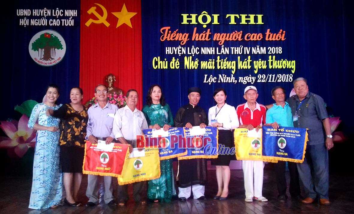 Lộc Ninh thi &ldquo;Tiếng h&aacute;t người cao tuổi&rdquo; lần thứ IV
