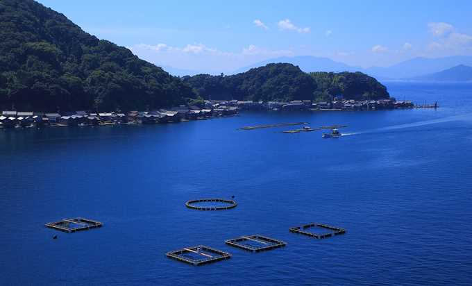 Ngôi làng nổi đẹp như cổ tích của Nhật Bản