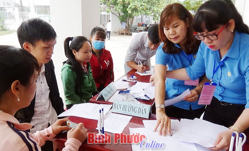 Xây dựng lòng tin của người lao động từ hoạt động tư vấn pháp luật