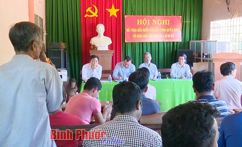 L&atilde;nh đạo UBND huyện B&ugrave; Gia Mập đối thoại với người d&acirc;n B&igrave;nh H&agrave; 2