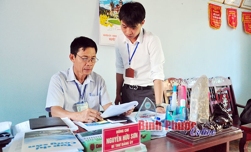 Thư k&yacute; Đảng ủy l&agrave; c&ocirc;ng chức: Ti&ecirc;n phong đột ph&aacute; trong c&ocirc;ng t&aacute;c c&aacute;n bộ cơ sở ở Hớn Quản