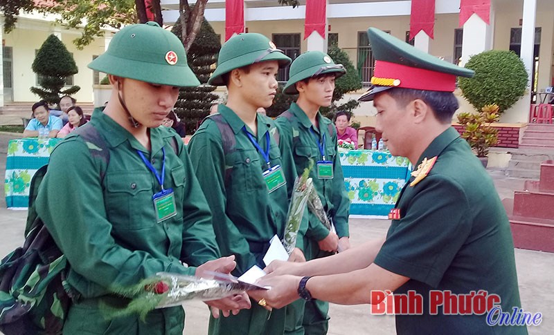 Đảng bộ Qu&acirc;n sự thị x&atilde; Đồng Xo&agrave;i trong sạch, vững mạnh