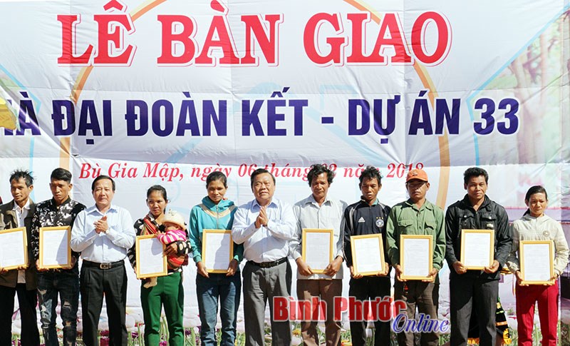 Bù Gia Mập: Nhân dân ủng hộ Quỹ “Vì người nghèo” trên 2,4 tỷ đồng